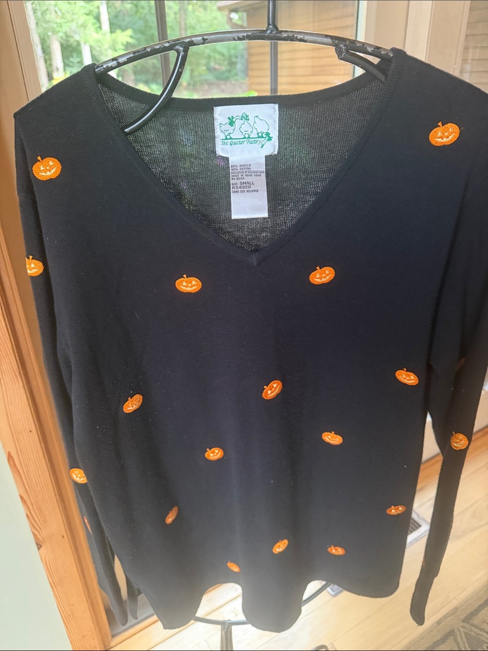 Quacker Factory Vintage Halloween Embroidered Pumpkin V-Neck Top Black Small